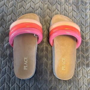 The Children’s Place size 11 girls color block Puffy Sandal